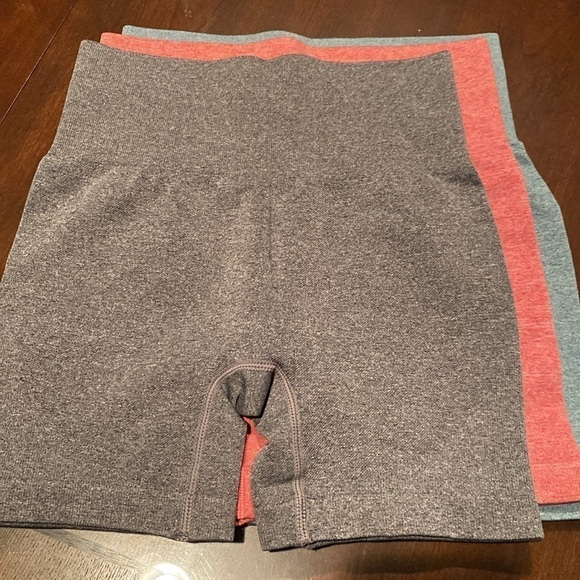 3 pack seemless high waist yoga shorts size Small in gray, green, and red - Picture 2 of 7
